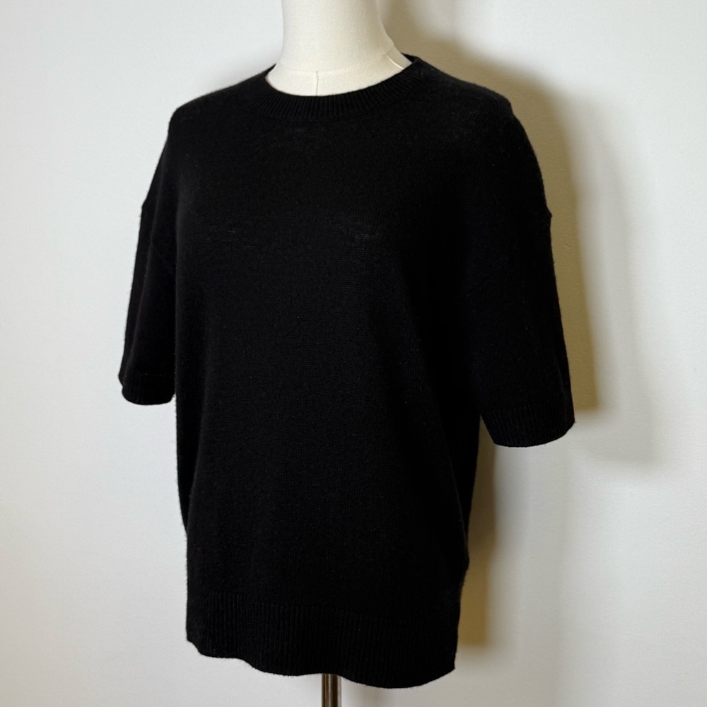 Theory Black Cashmere Short Sleeve Crewneck Sweater Women’s Size Small Soft Cozy - Picture 3 of 8